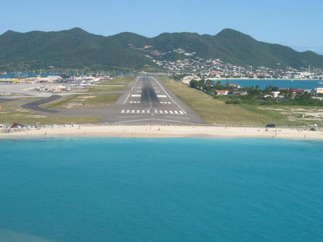 — — - You have seen the jumbos landing over this beach. Now here is a perspective from the pilots seat