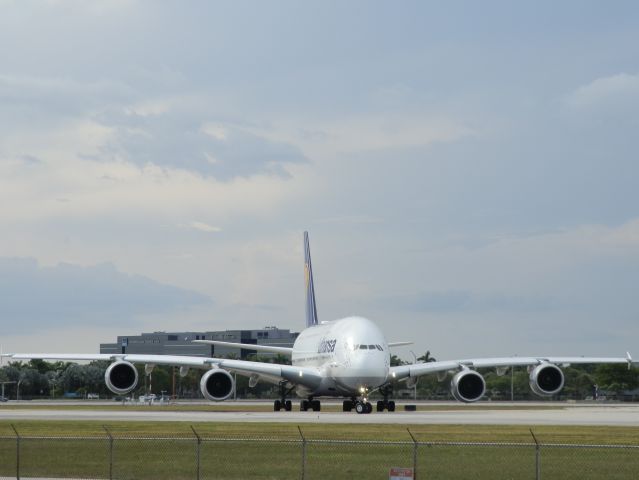 Airbus A380-800 (D-AIML)