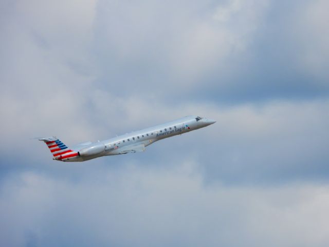 Embraer ERJ-145 (N663AR) - ENY4366br /SGF-DFWbr /09/30/21