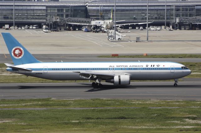 BOEING 767-300 (JA602A) - Landing at Haneda Intl Airport Rwy34L on 2013/05/05 "Old Retro c/s"