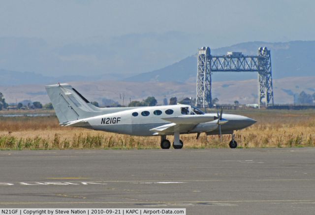 Cessna 421 (N21GF) - at KAPC