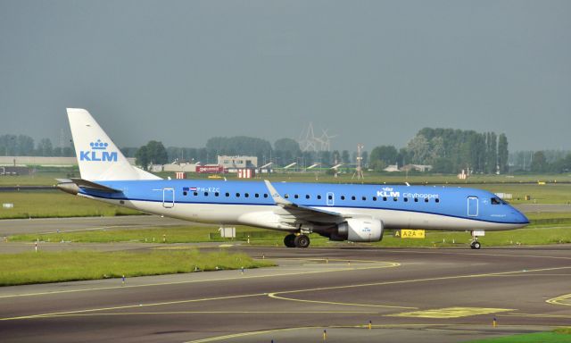 Embraer ERJ-190 (PH-EZC) - KLM Cityhopper Embraer ERJ-190STD PH-EZC in Amsterdam 