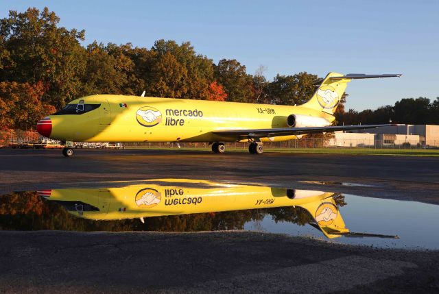 McDonnell Douglas DC-9-30 (XA-URM) - Sunday reflections....br /(31 Oct 2021)