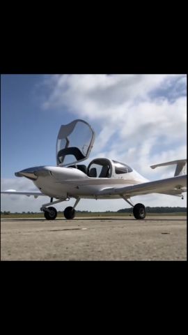 Diamond Star (N407DS)