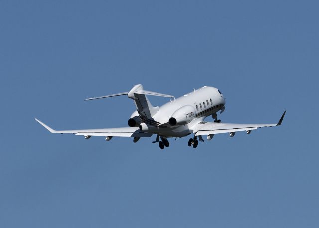 Canadair Challenger 350 (N757QS) - Departing RWY 08