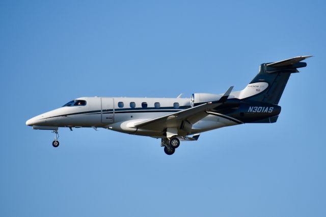 Embraer Phenom 300 (N301AS)