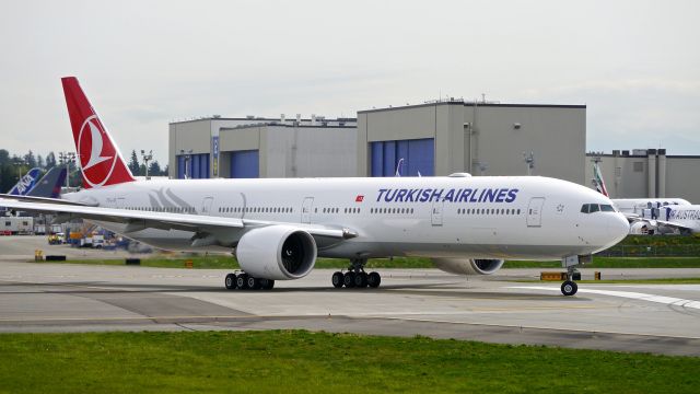 BOEING 777-300 (TC-LJG) - BOE545 taxis onto Rwy 16R for its B1 flight on 4/21/16. (ln 1394 / cn 44128).