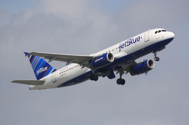 Airbus A320 (N584JB) - JetBlue Flight 346 (N584JB) departs Runway 14 at Sarasota-Bradenton International Airport enroute to John F Kennedy International Airport