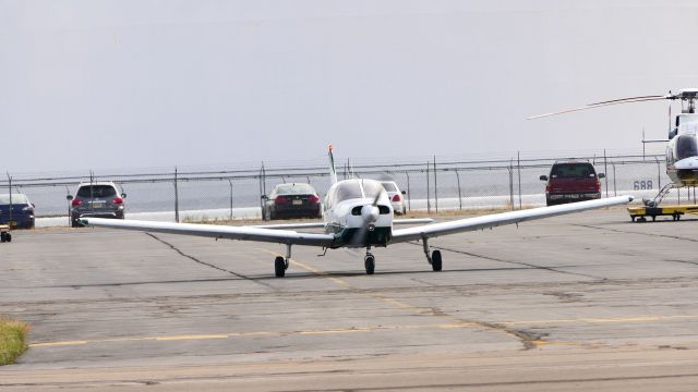 Piper Cherokee (N2152Z)