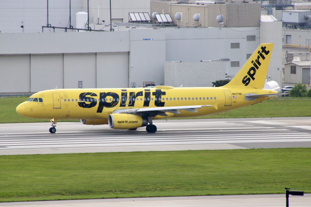 Airbus A320 (N607NK)