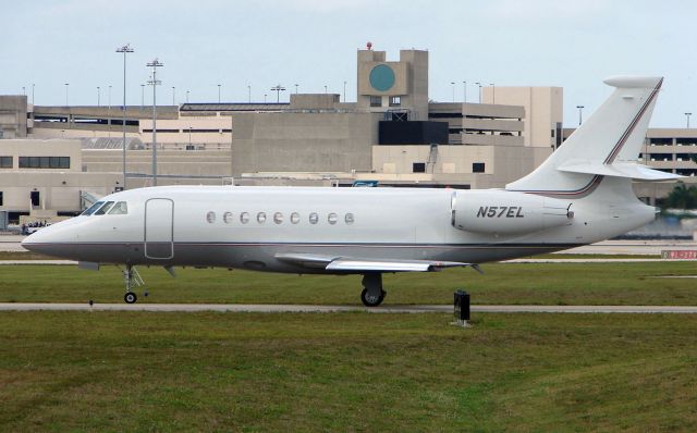 Dassault Falcon 2000 (N57EL)