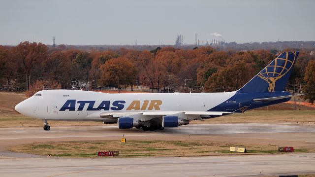 Boeing 747-400 (N446MC)
