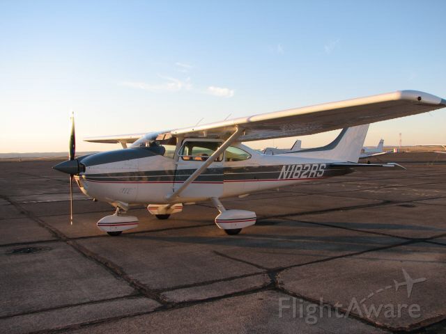 Cessna Skylane (N182RS) - Racer Skyline always ready!