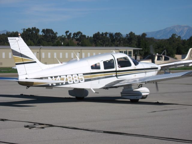 Piper Cherokee (N47885) - TAXIING AT FULLERTON