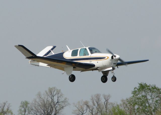 Beechcraft Bonanza (36) (N744B) - 1948 Beech A35 landing on 14 at the Shreveport Downtown airport.