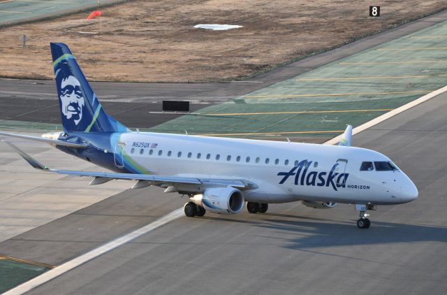 EMBRAER 175 (long wing) (N625QX)