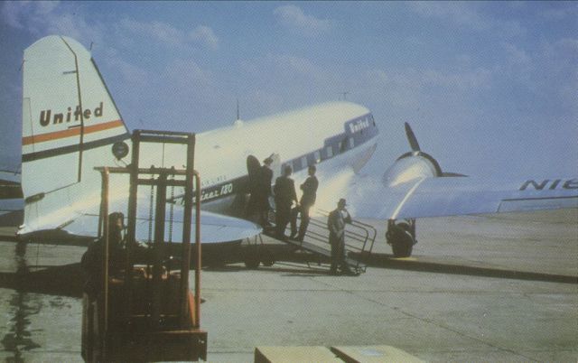 Douglas DC-3 (N814CL) - scanned from postcardbr /United