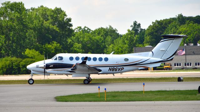 Beechcraft Super King Air 350 (N86VP) - Beech King Air 350i N86VP in Oakland County Airport