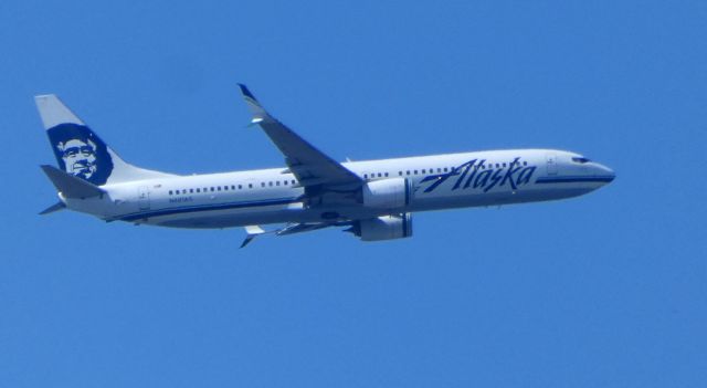 Boeing 737-900 (N481AS) - Upwind of the airport is this 2015 Alaska Airlines Boeing 737-900 in the Summer of 2019.