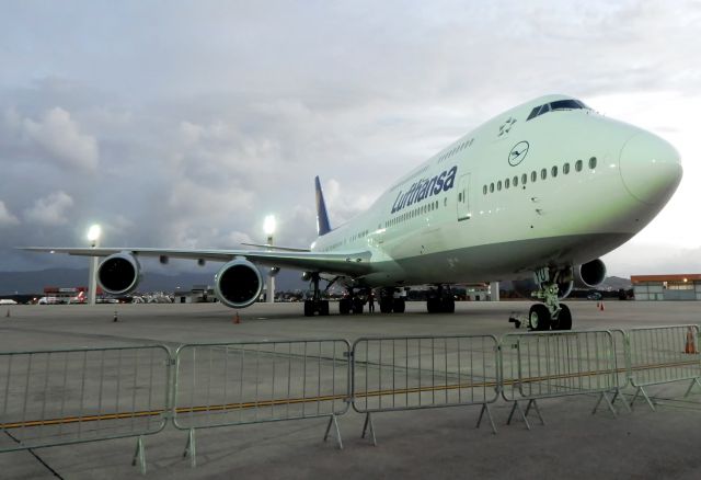 BOEING 747-8 (D-ABYU)