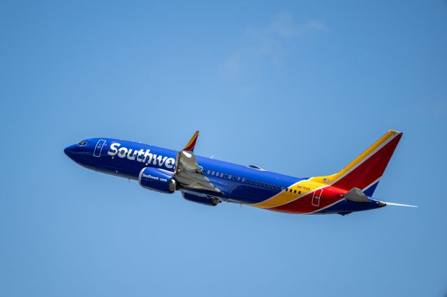 Boeing 737 MAX 8 (N8754S) - Standing at end of 8R