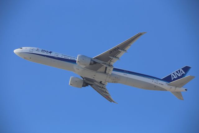 BOEING 777-300ER (JA785A)