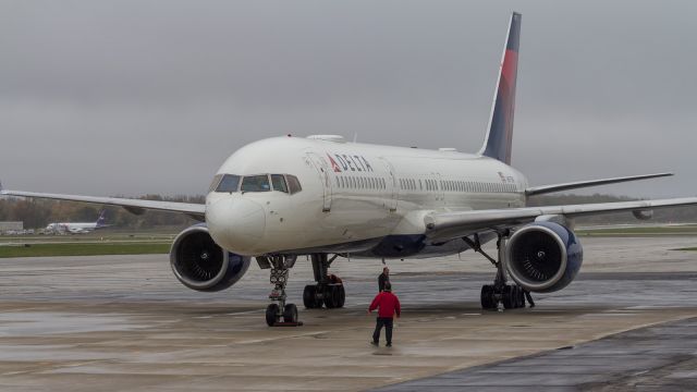 Boeing 757-200 (N6711M) - A Delta 757-200 is parked at Corporate Wings. It will be taking the Notre Dame Football team to their match up with Pitt.