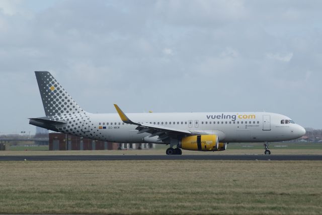 Airbus A320 (EC-MKM) - Vueling Airlines A320-232 cn7017