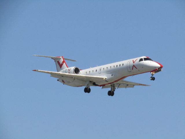 Embraer ERJ-135 (N260JX) - Landing RWY 20R