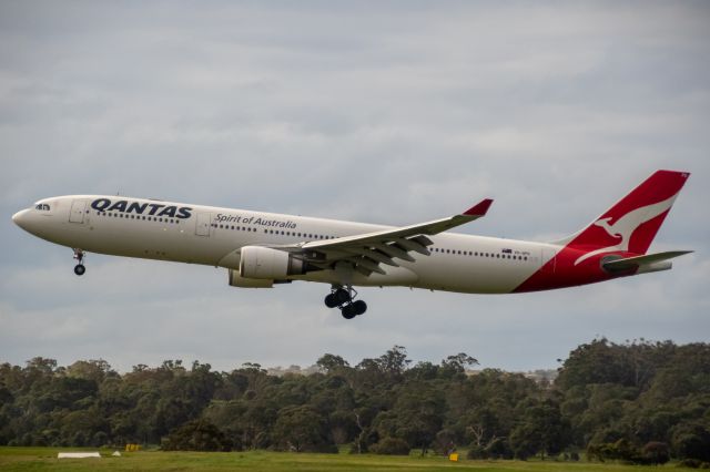 Airbus A330-300 (VH-QPD)