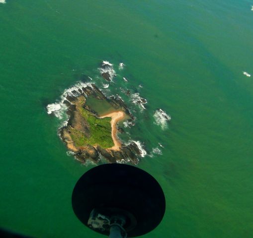 Cessna Skyhawk (PT-JTK) - CESSNA 172 FLYING IN VILA VELHA-ES, BRAZIL.