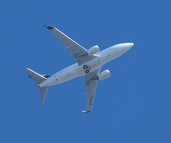 Boeing 737-700 (C-GWJT) - Taken from Sunnybrook Park, Toronto