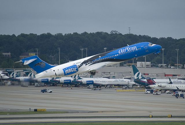 Boeing 717-200 (N949AT) - Seen at KATL on 5/15/2011.