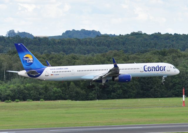 BOEING 757-300 (D-ABOH) - short final for RW 14L