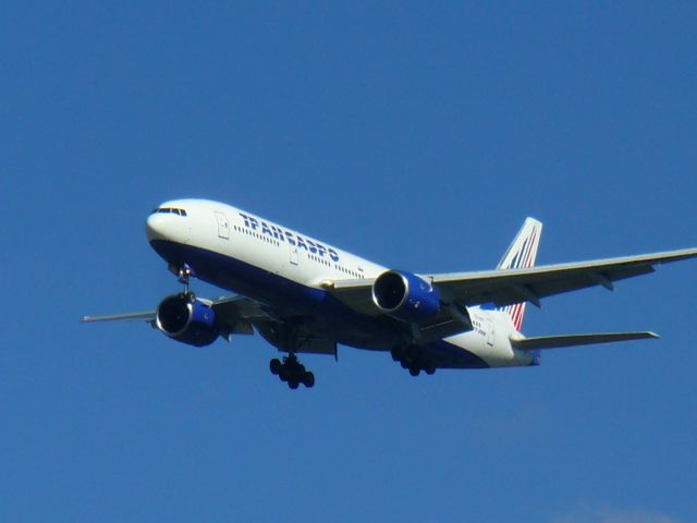 Boeing 777-200 (EI-UNY)