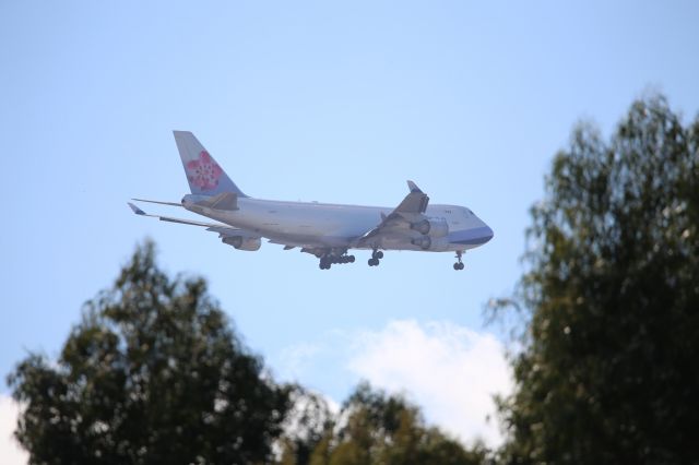 Boeing 747-400 (B-18707)