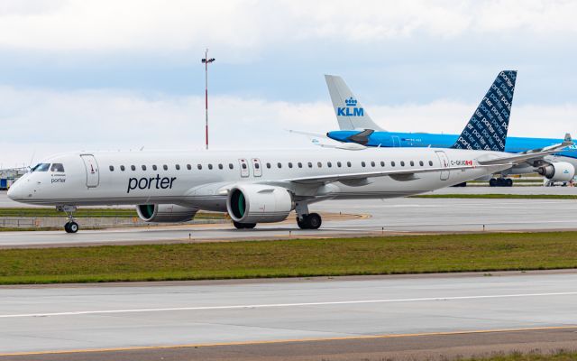 EMBRAER ERJ-190-400 (C-GKXO)