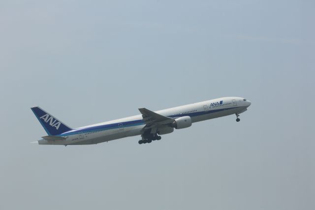 BOEING 777-300 (JA757A)