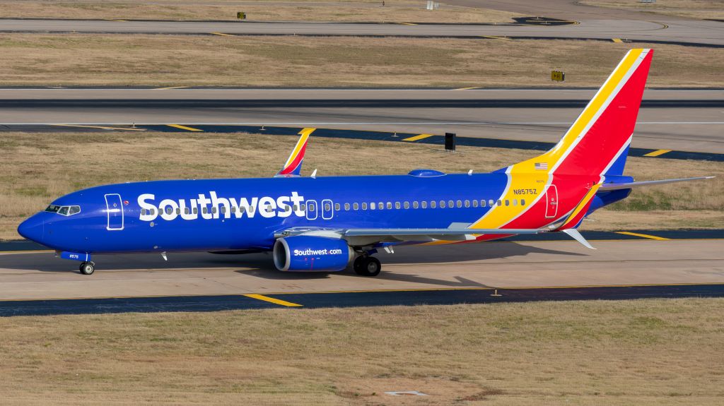 Boeing 737-800 (N8575Z)