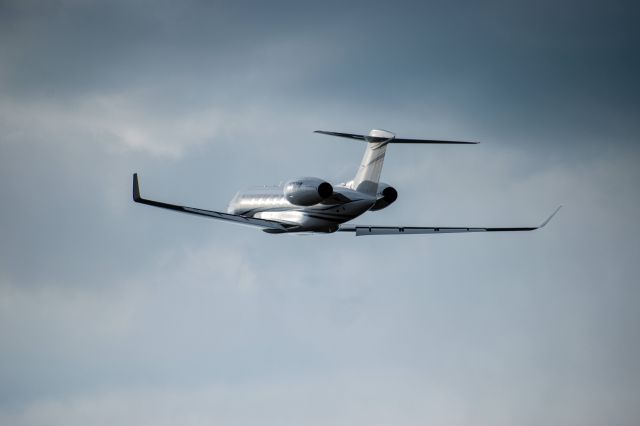 GULFSTREAM AEROSPACE G-7 Gulfstream G600 (N76PW) - See full image