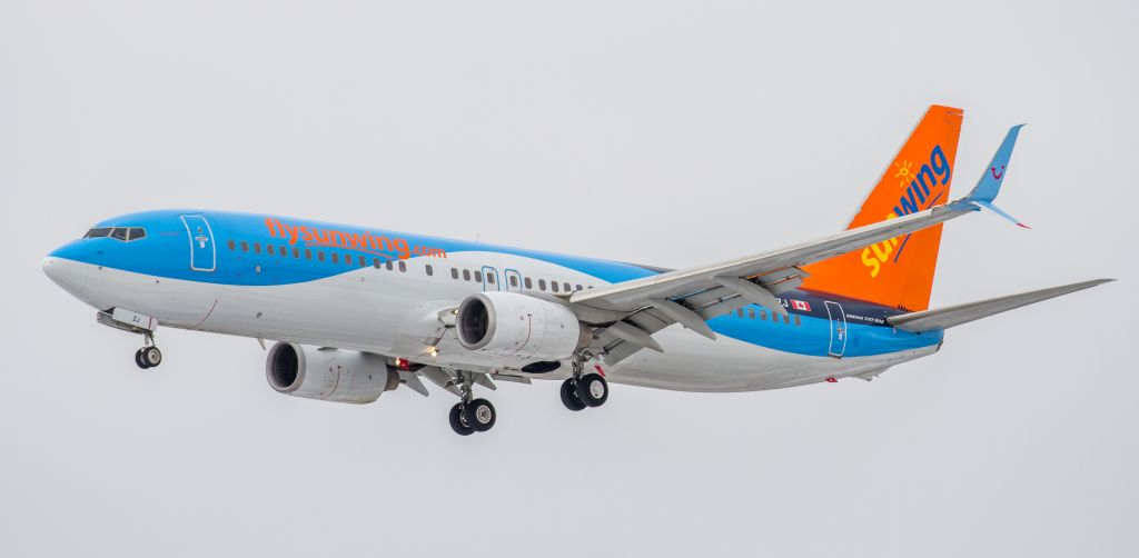 Boeing 737-800 (C-FRZJ)