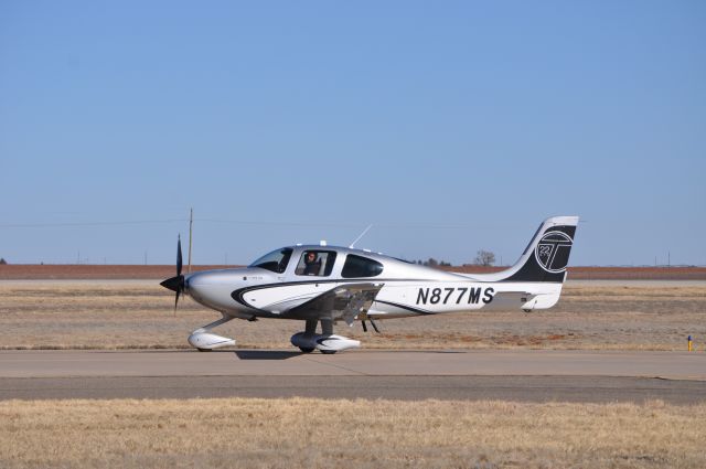 Cirrus SR-22 (N877MS)