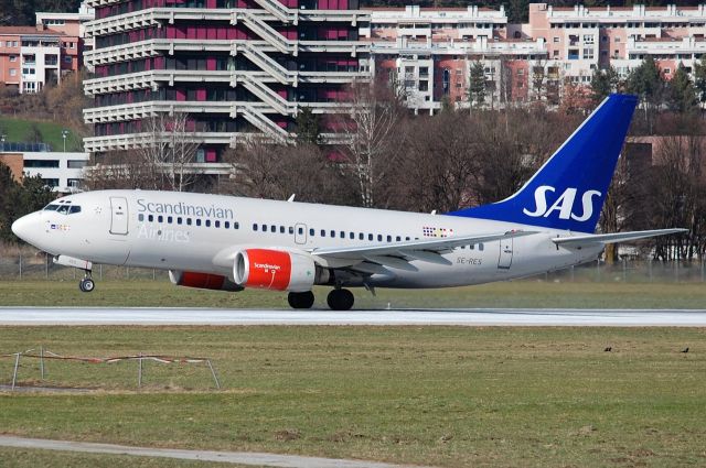 Boeing 737-700 (SE-RES)