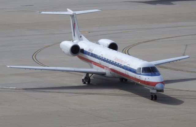 Embraer ERJ-135 (N841AE)