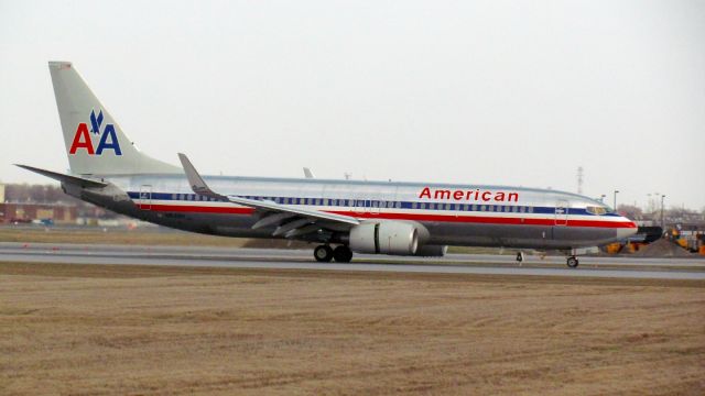 Boeing 737-800 (N814NN)