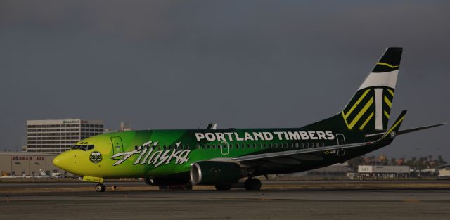 Boeing 737-700 (N607AS)