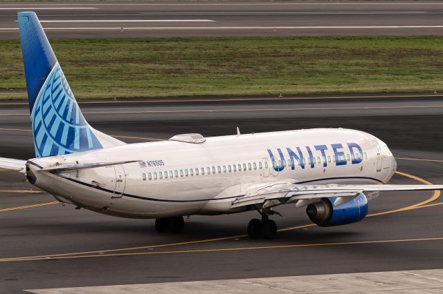 Boeing 737-800 (N76505) - 7th Nov., 2023: Taxiing for departure from runway 28R. 