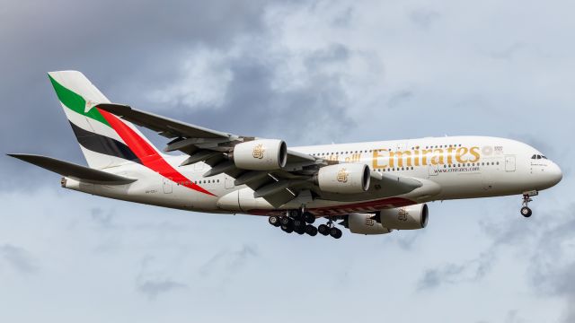 Airbus A380-800 (A6-EDJ)