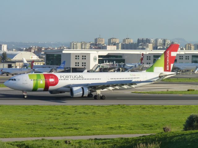 Airbus A330-200 (CS-TOP)