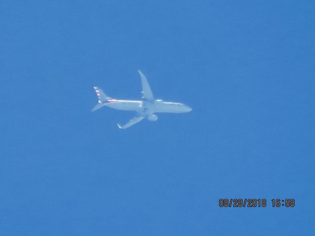 Boeing 737-800 (N305NX)